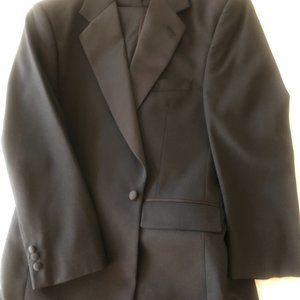 Brooks Brothers medium weight wool tuxedo; jacket, pants, shirt, + accessories